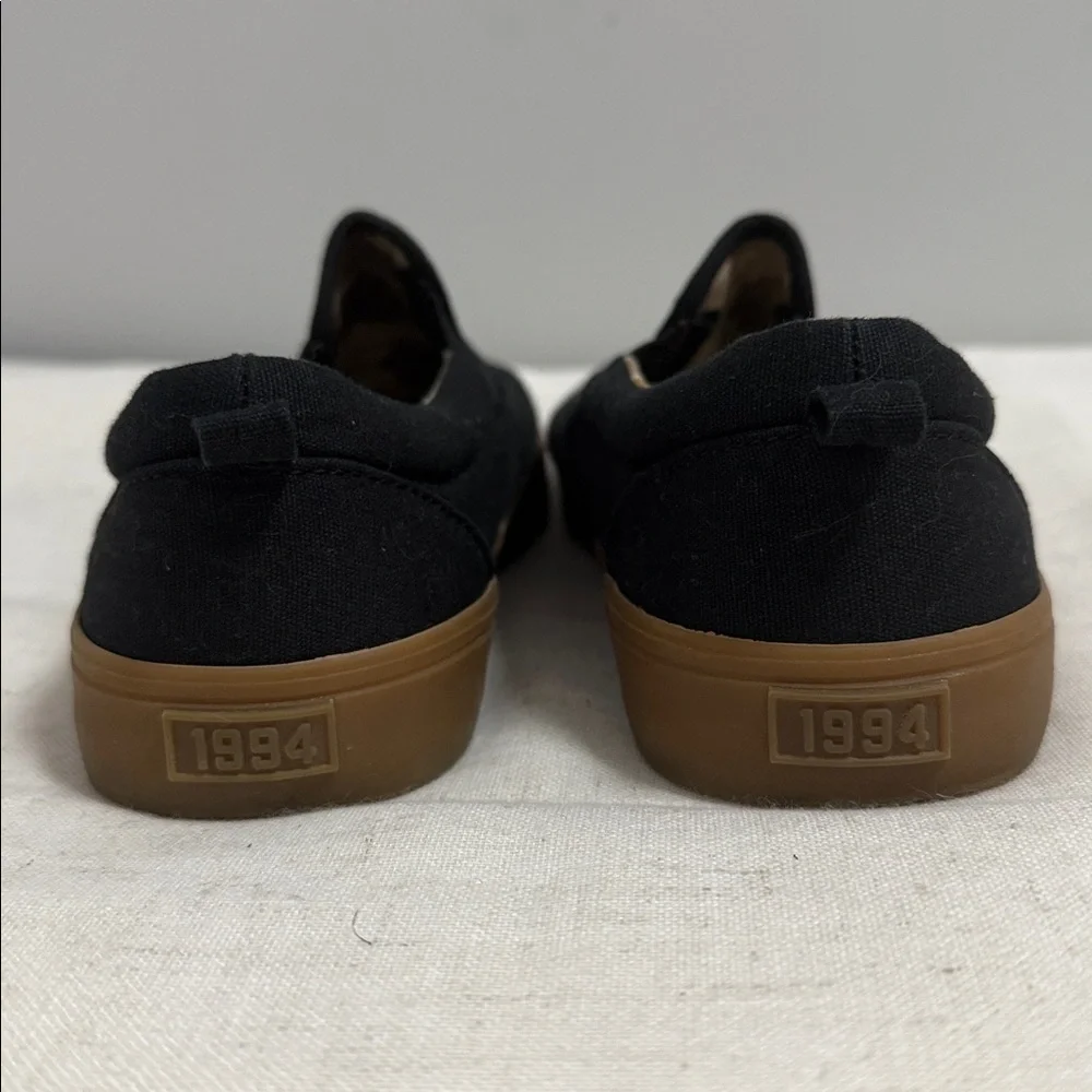 Old Navy Gender Neutral Black Slip-On Sneakers size 4